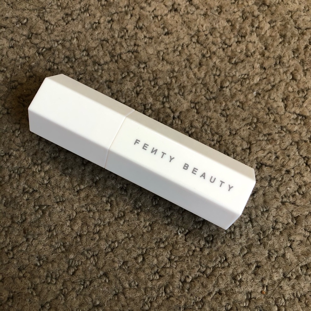 Fenty Beauty contour brush